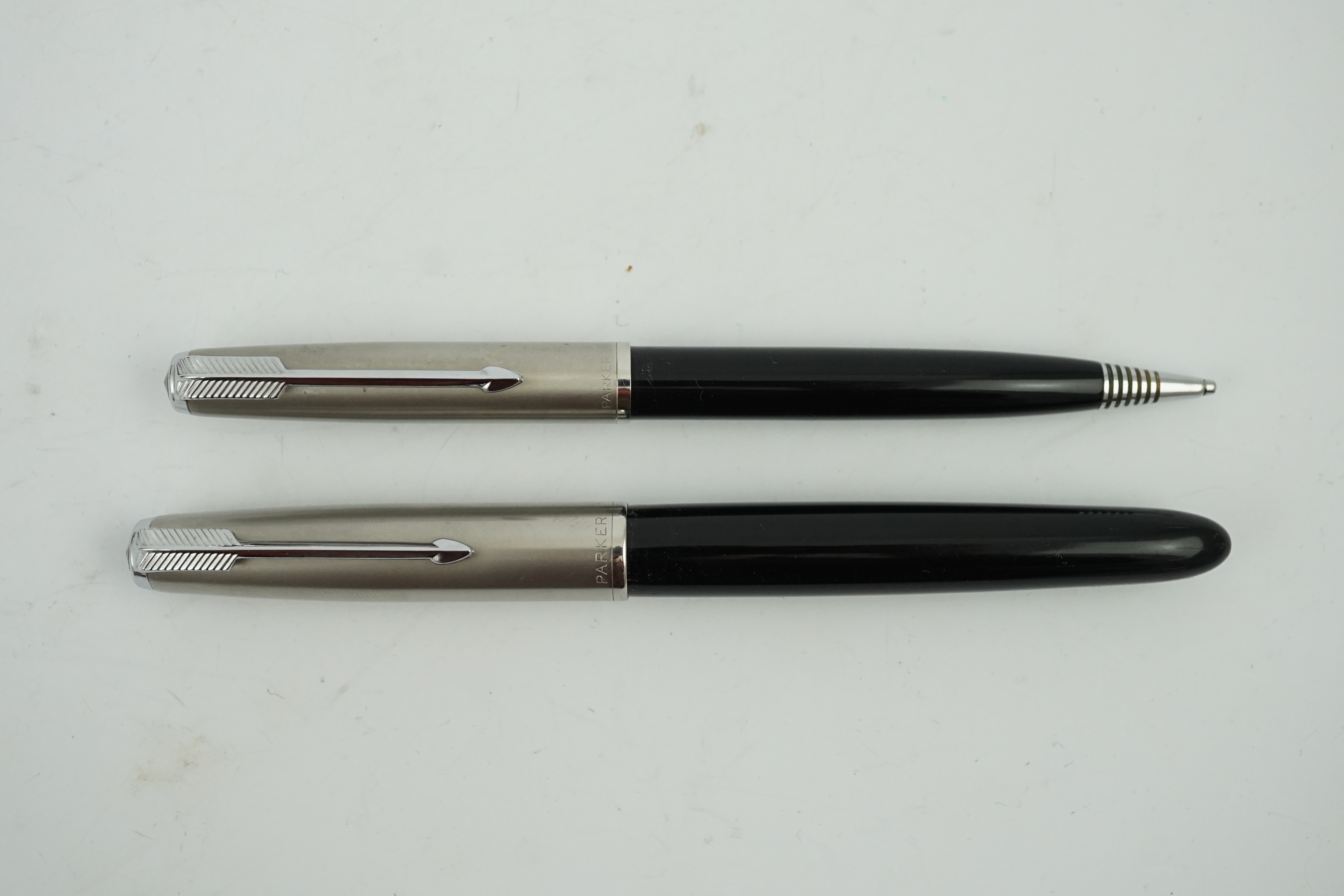 A Parker '51' Aerometric fountain pen and pencil set in black